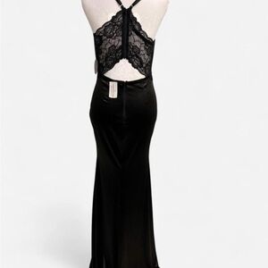 Black V-Neck Evening Gown Prom Homecoming Goth  NWT SZ M